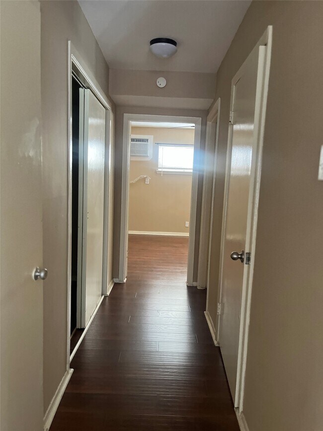 Building Photo - 1204 St Joseph St