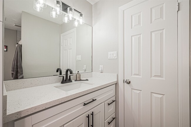 Building Photo - 15211 Camino Del Sol Dr