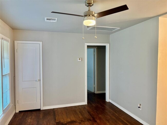 Building Photo - 1702 W Britton Rd