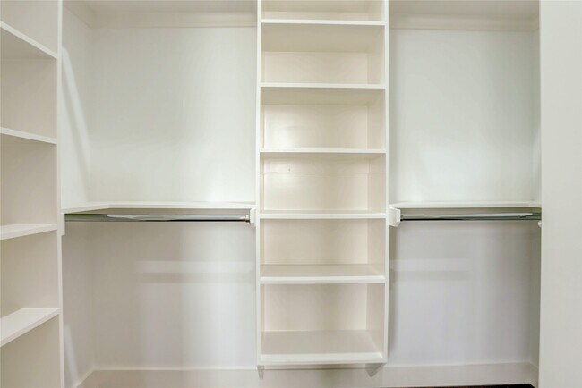 Building Photo - 6814 Hartland St