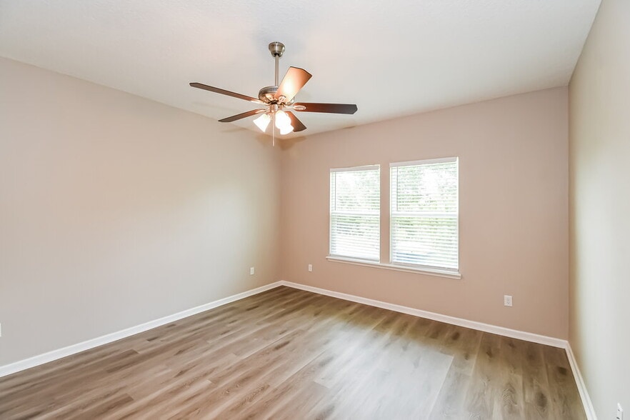 Building Photo - 10992 Haws Ln