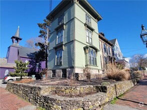 Building Photo - 92 Pelham St