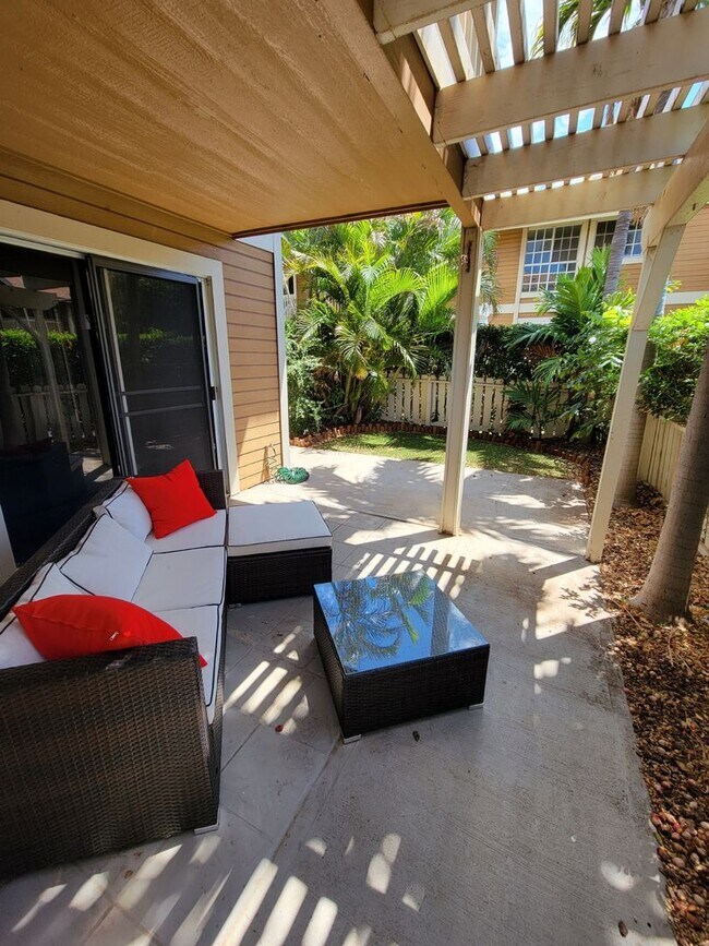 Building Photo - Furnished Downstairs Unit In North Kihei