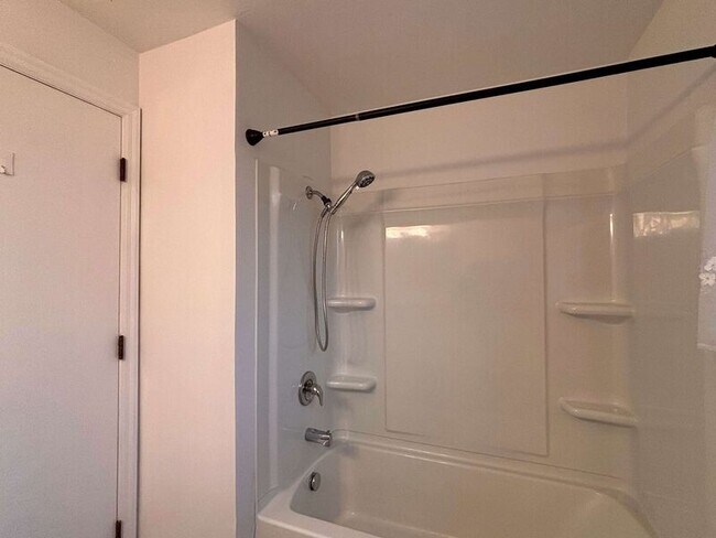 Building Photo - 1398 Corum Ave