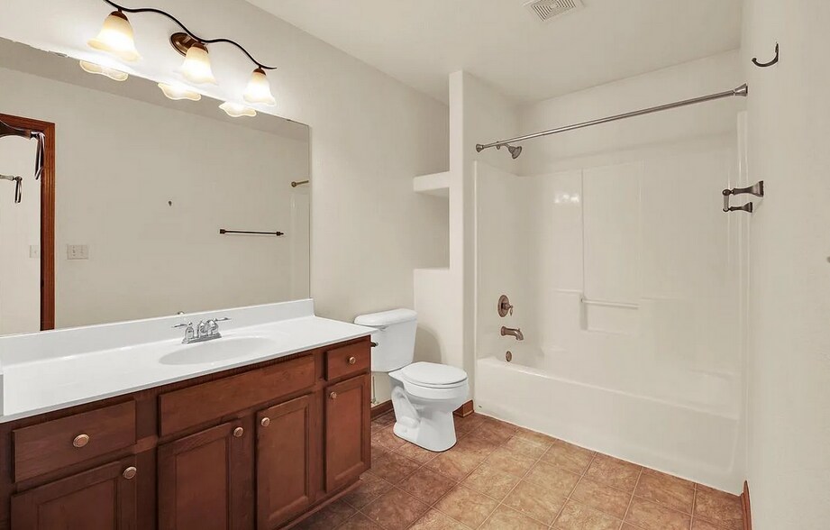 full bath - 407 Century Oak Dr