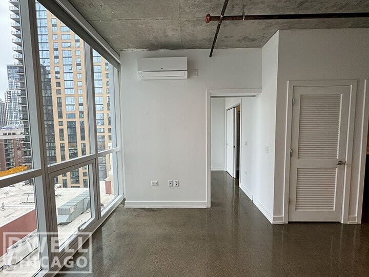 Building Photo - 102 W Chicago Ave