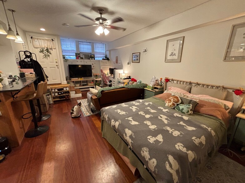 Building Photo - 8 Grove St