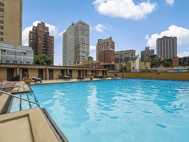Building Photo - 2 bedroom in Chicago IL 60613