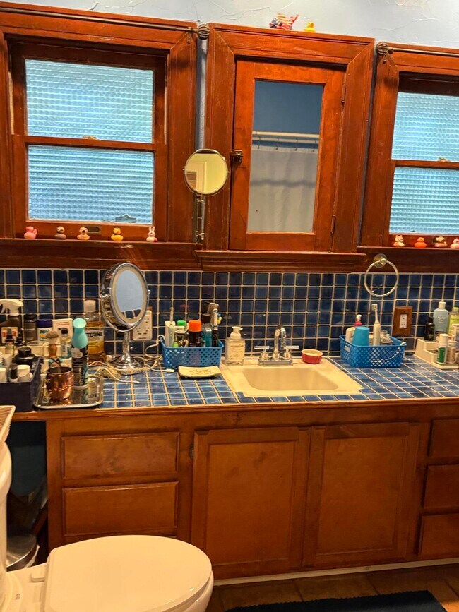 Building Photo - 839 N Orange Dr