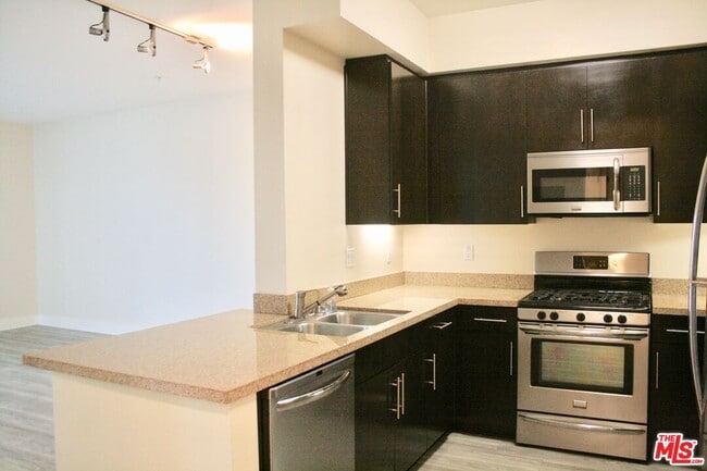 Building Photo - 1241 5th St