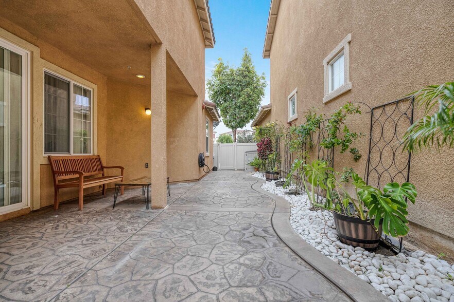 Building Photo - 1224 Los Olivos Street