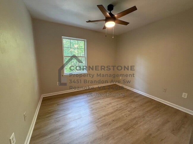 Building Photo - 1662 McCauley Ave