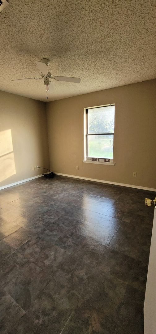 Building Photo - 3 Bedroom and 2 Bath Duplex with Carport a...