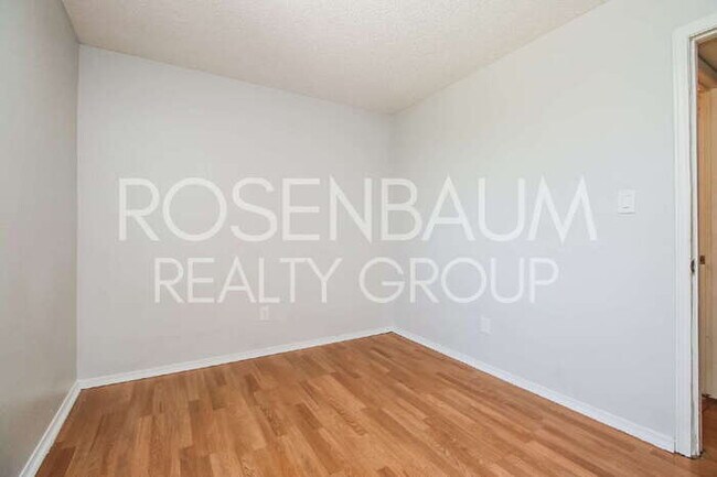 Building Photo - 1050 W University Dr