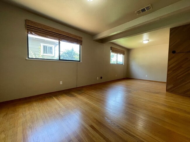 Building Photo - Charming & Unique Fair Oaks Home with Deta...