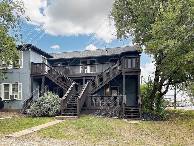 Building Photo - 1 br, 1 bath 4plex - 103 Blue Bonnet Blvd 3 3