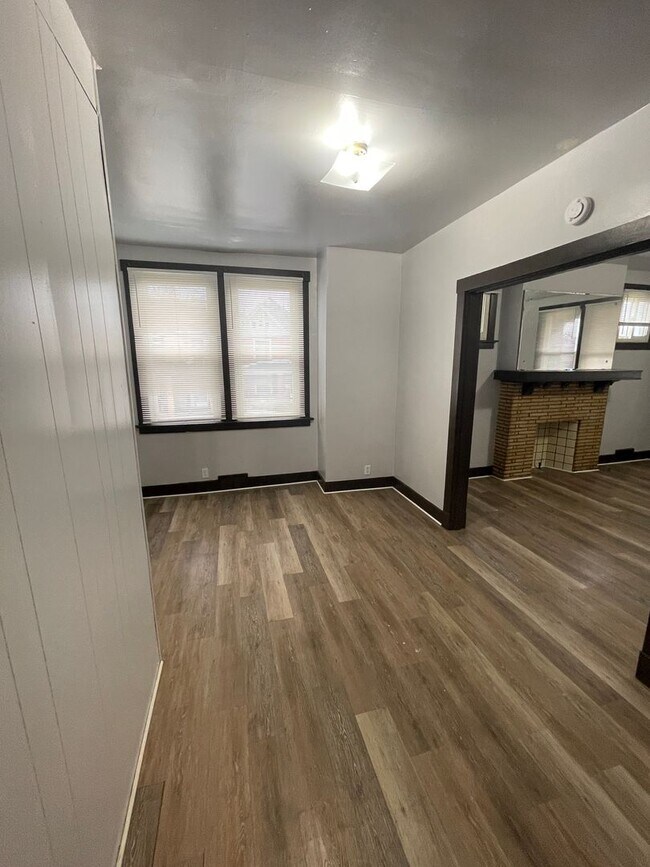 Building Photo - 1600 McClure St