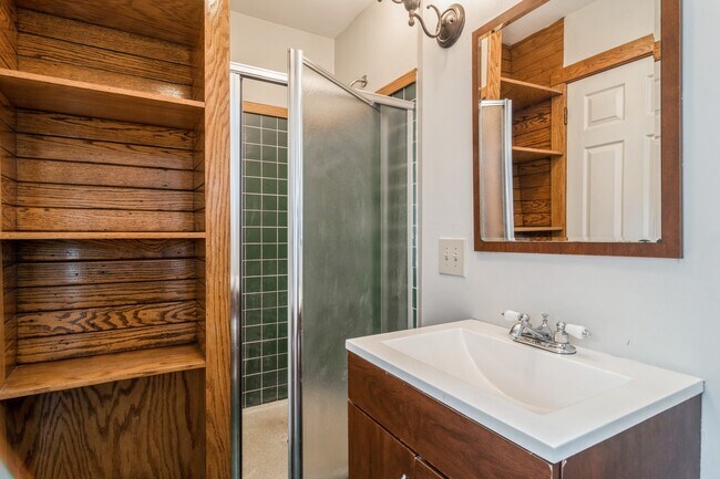 Building Photo - 1823 W Thomas St