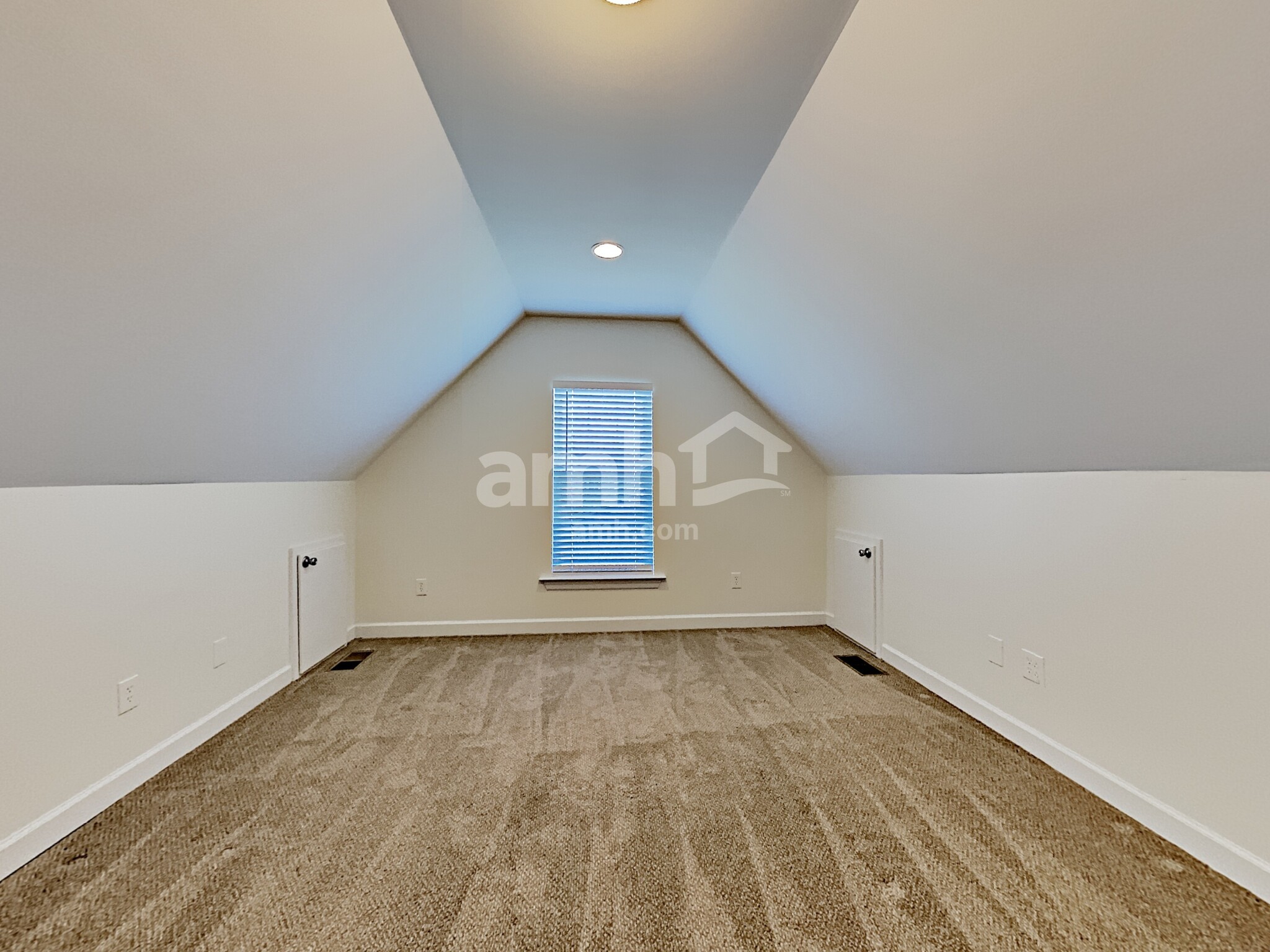 Building Photo - 305 Fernwood Ln