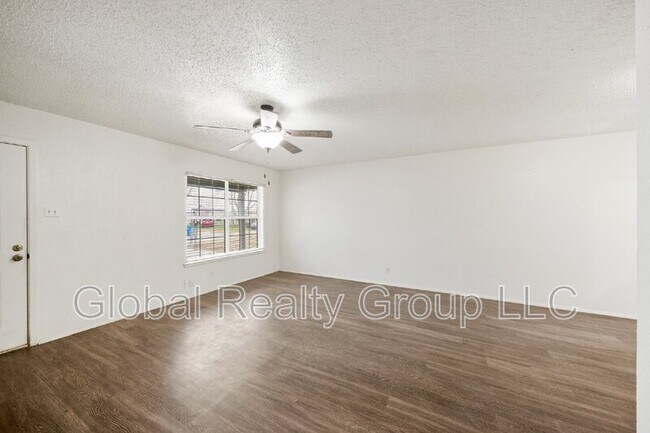Building Photo - 505 Oasis St