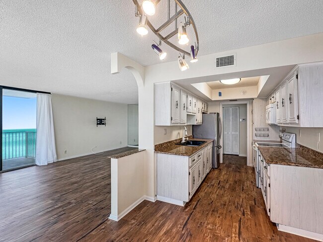 Building Photo - 5480 N Ocean Dr