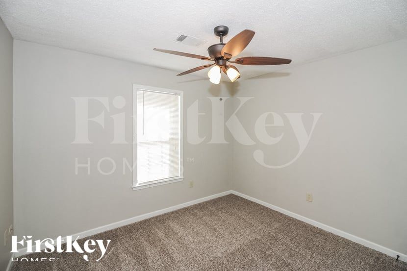 Building Photo - 6614 Red Birch Dr