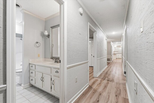 Building Photo - 4-BED, 2-BATH ALL-BRICK HOME NEAR JONESBORO COUNTRY CLUB!