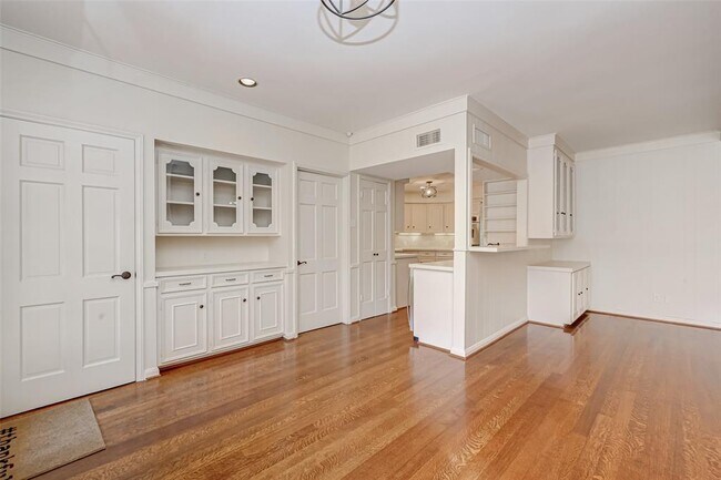 Building Photo - 12419 Huntingwick Dr