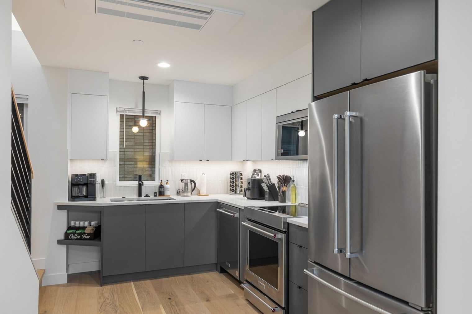 Building Photo - 129 11th Ave E