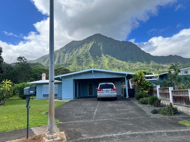 Building Photo - Maunawili 3 bedroom 2 bath with 2 car carp...