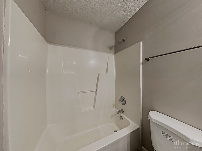 Building Photo - 2608 Misty Cove Pl NE