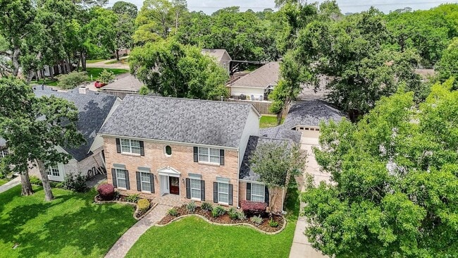 Building Photo - 707 Thistlewood Dr