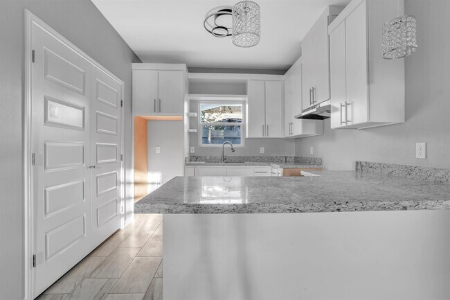 Building Photo - 2707 Sanders Ave