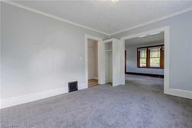 Building Photo - 897 Peckham St