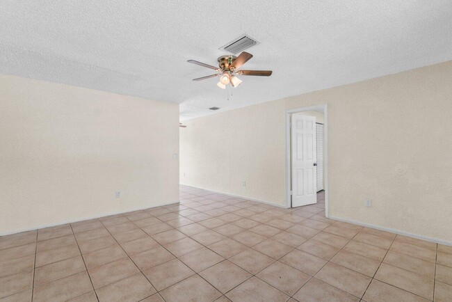 Building Photo - 4758 Gulfstream Rd