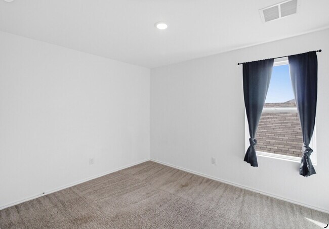 Building Photo - 8918 Solar Cv