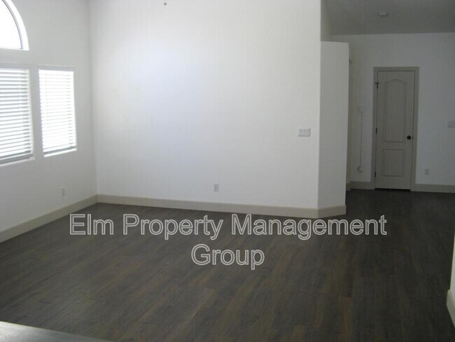 Building Photo - 537 W Seneca Ridge Ave