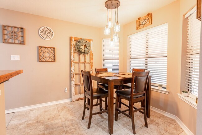 Building Photo - 117 Holly Hill Dr