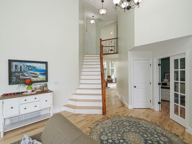 Building Photo - 4 Bedroom, 2.5 bathroom Bluffdale Home