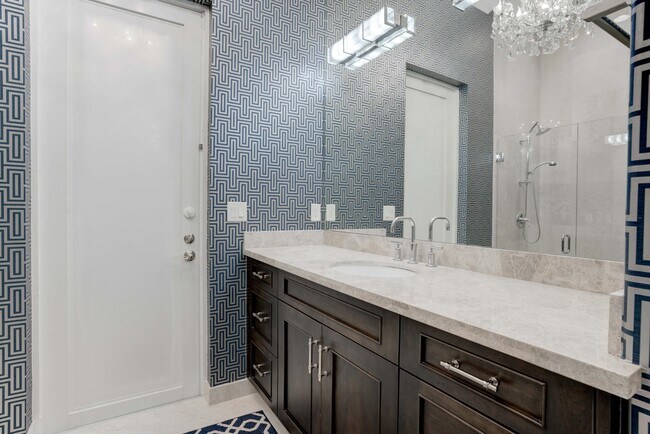 Building Photo - 131 Carmela Ct
