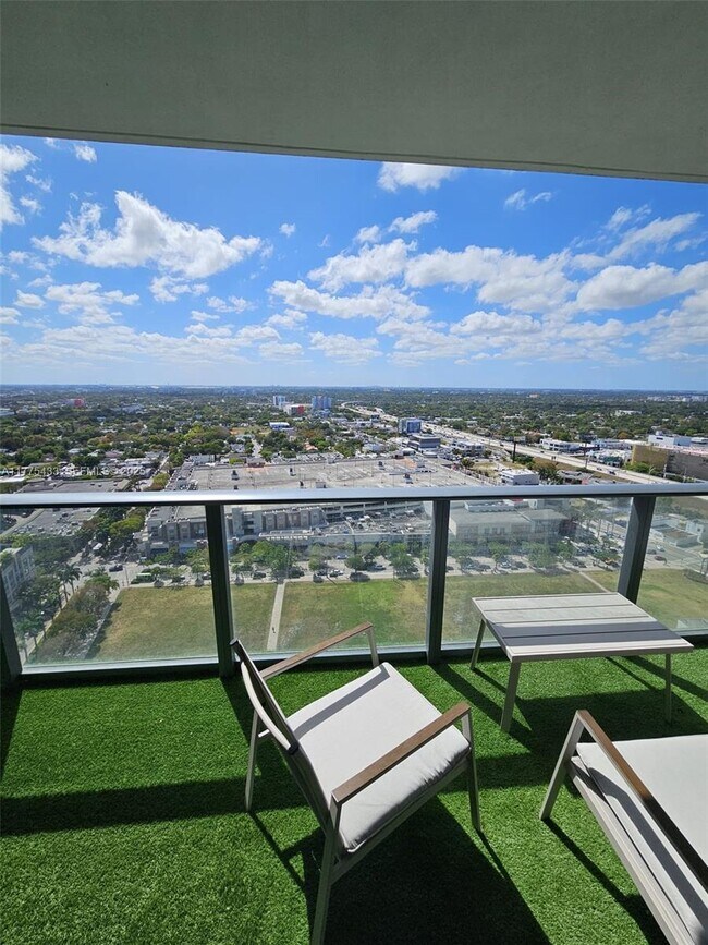 Building Photo - 121 NE 34th St