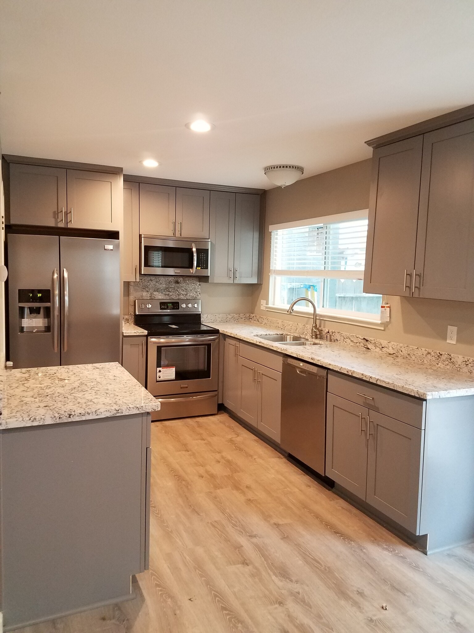 Building Photo - 2464 Beaufort Dr