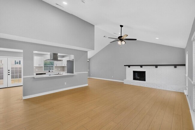 Building Photo - 1600 Crimson Ct