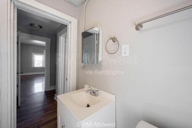 Building Photo - 445 W 29th St