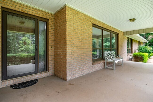 Building Photo - 102 Arbor Ln