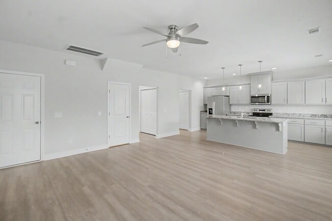 Building Photo - 173 Mcclelland Lp NE