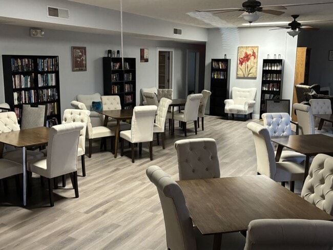 Building Photo - 3405 S Tomahawk Rd