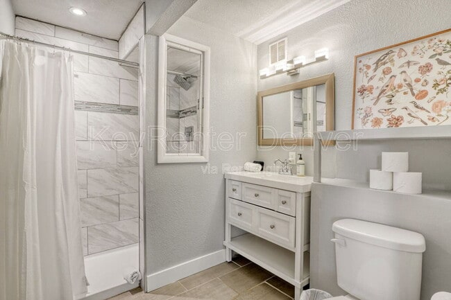 Building Photo - 4481 E Bails Pl