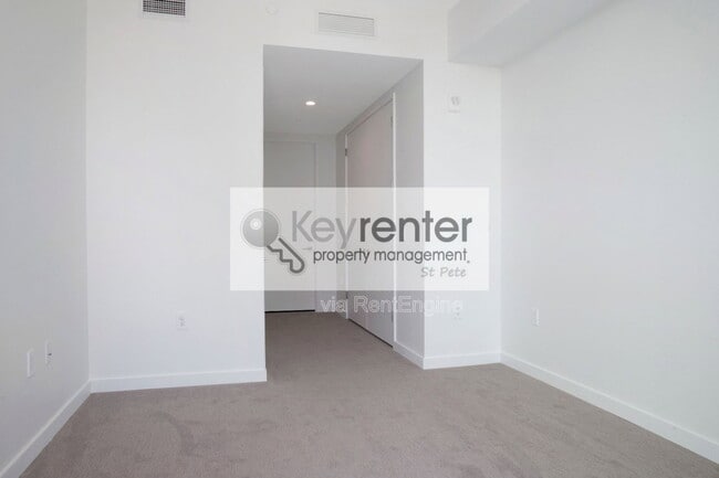 Building Photo - 400 Central Ave