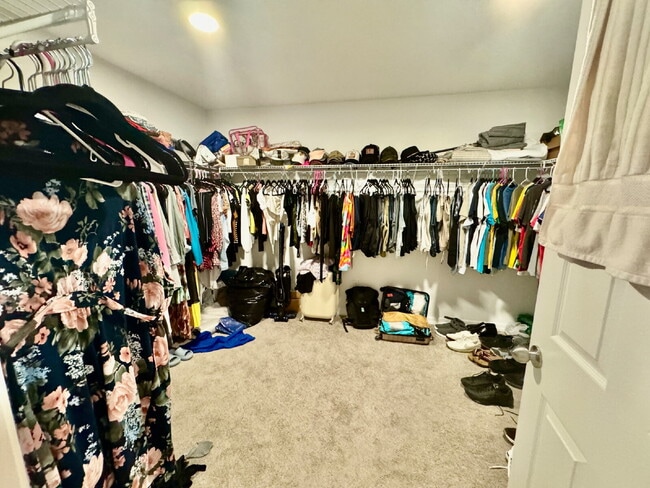 Building Photo - "Spacious 5-Bedroom Sanctuary with 4 Full Baths in Wimauma - 3,566 Sq Ft of Comfort!"